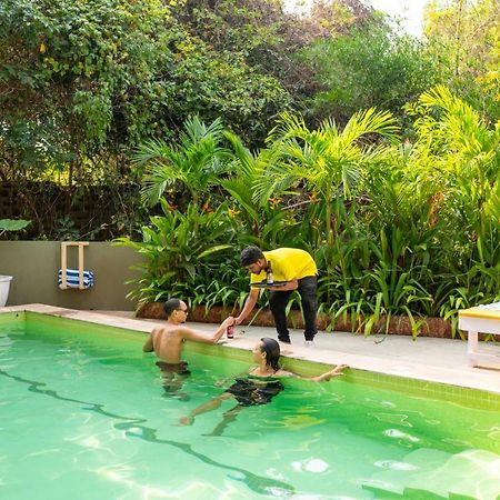 Locomo Boutique, Morjim - Stay Work Eat Exterior foto