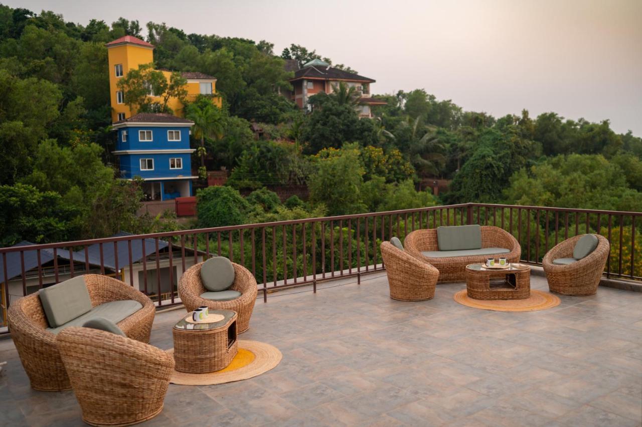 Locomo Boutique, Morjim - Stay Work Eat Exterior foto
