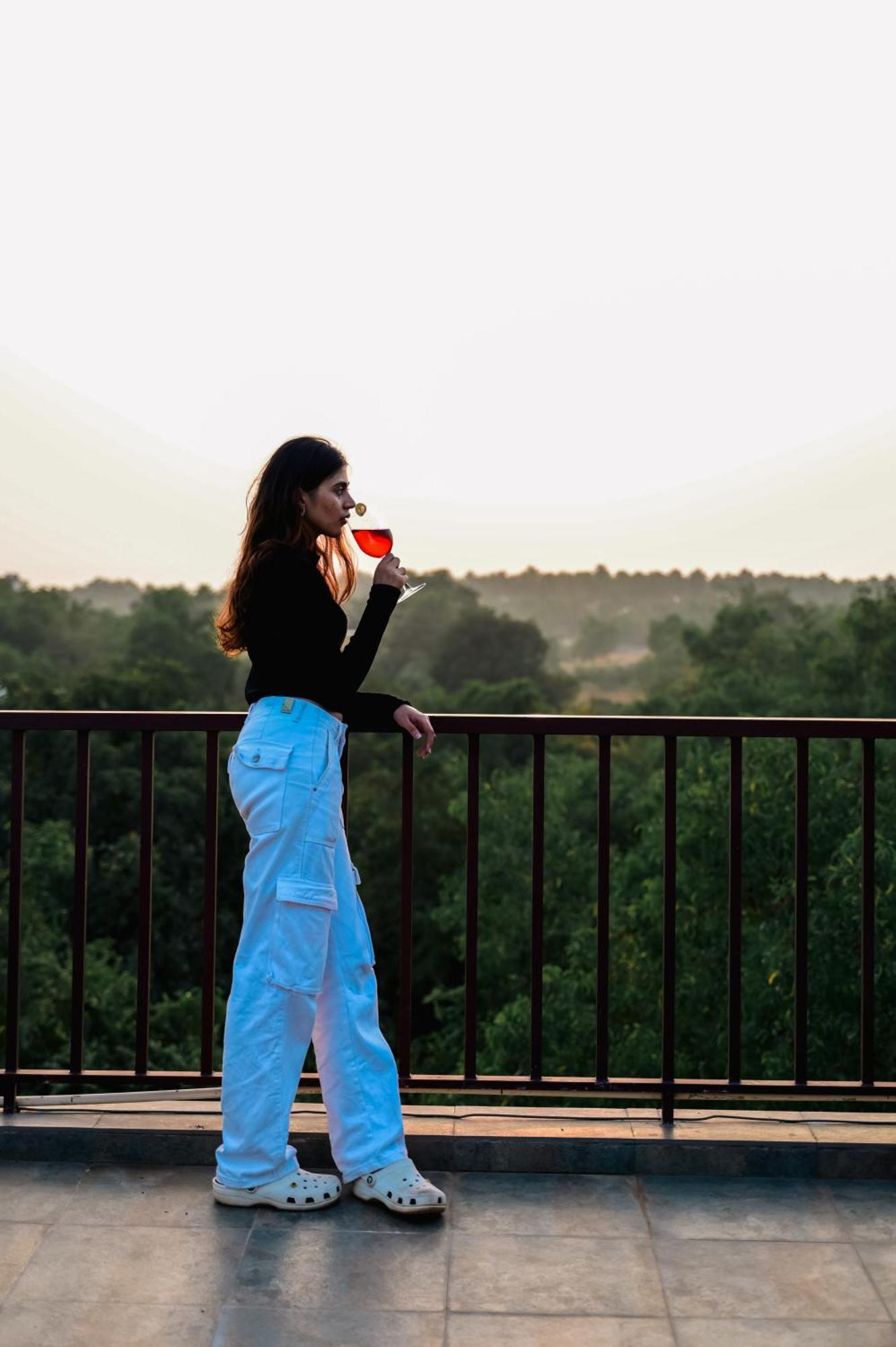 Locomo Boutique, Morjim - Stay Work Eat Exterior foto