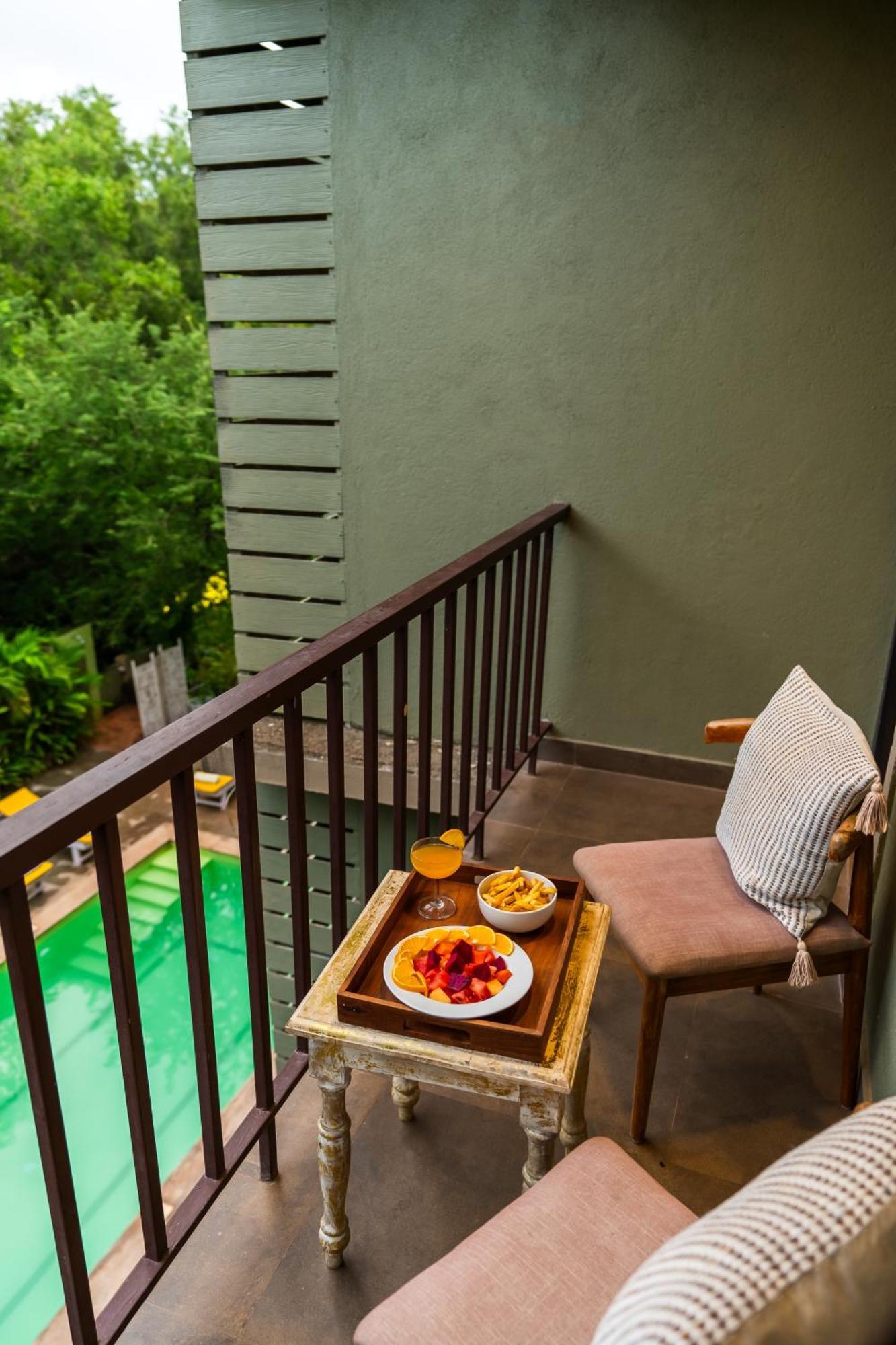 Locomo Boutique, Morjim - Stay Work Eat Exterior foto