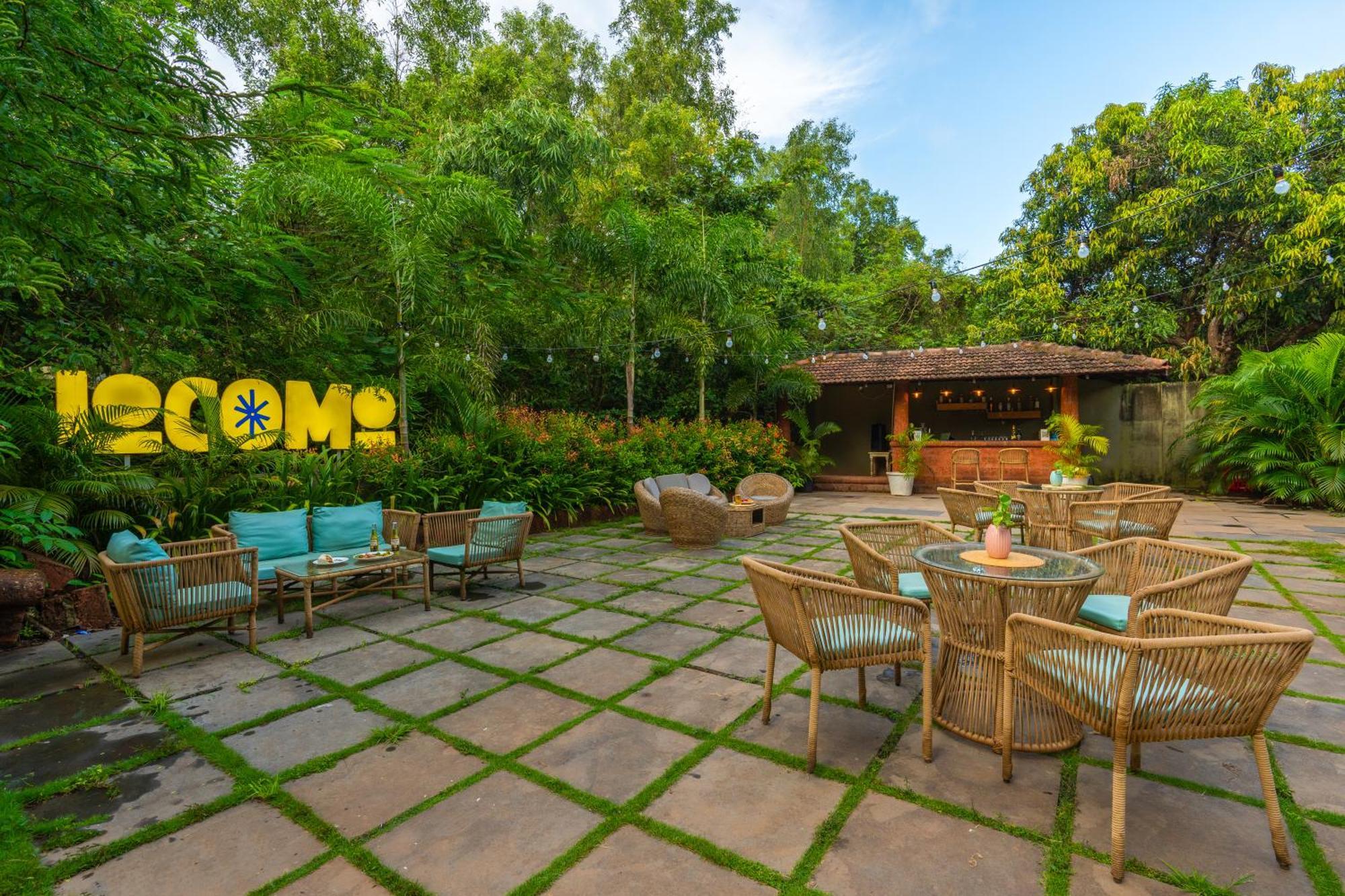 Locomo Boutique, Morjim - Stay Work Eat Exterior foto