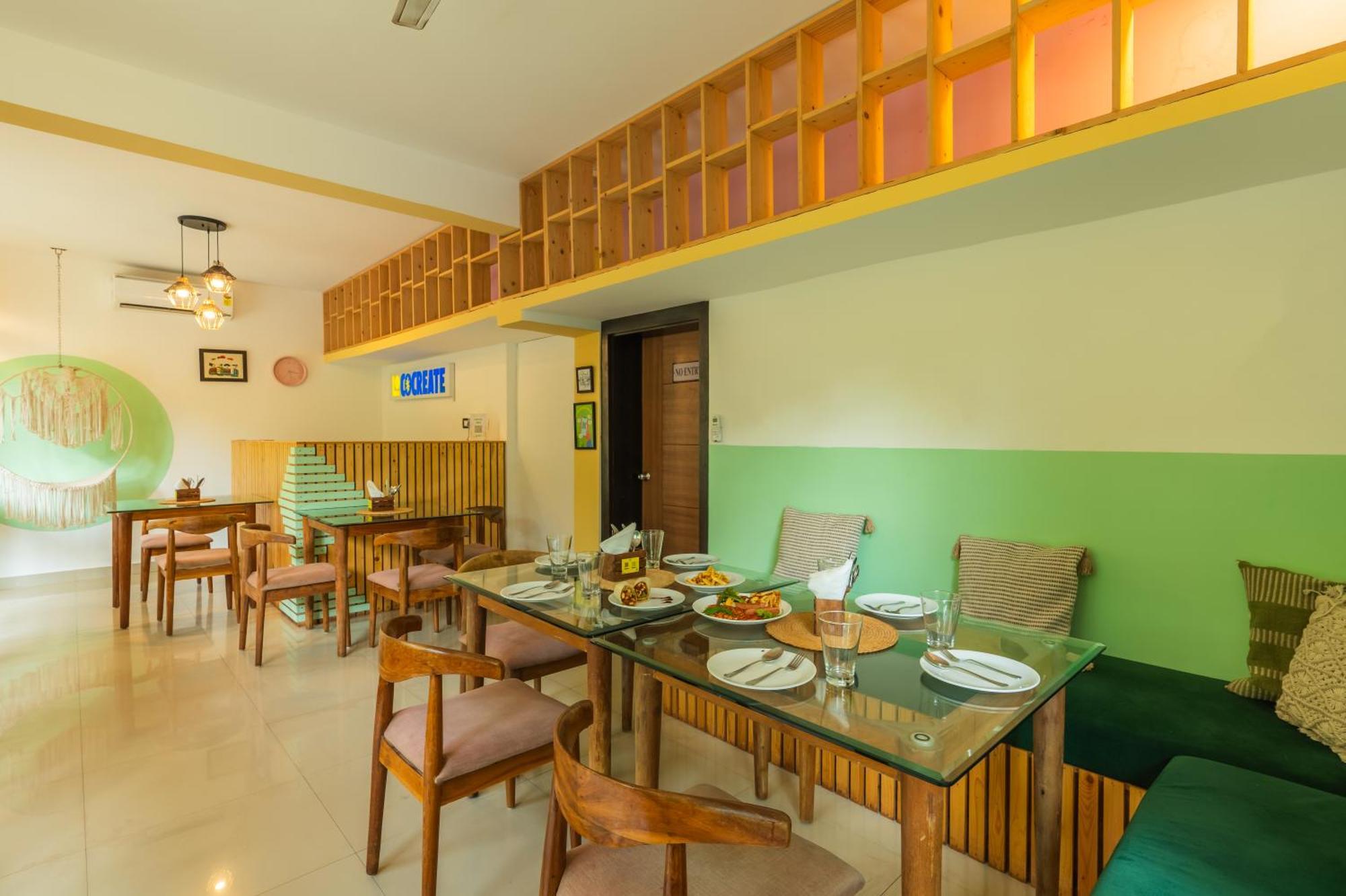 Locomo Boutique, Morjim - Stay Work Eat Exterior foto