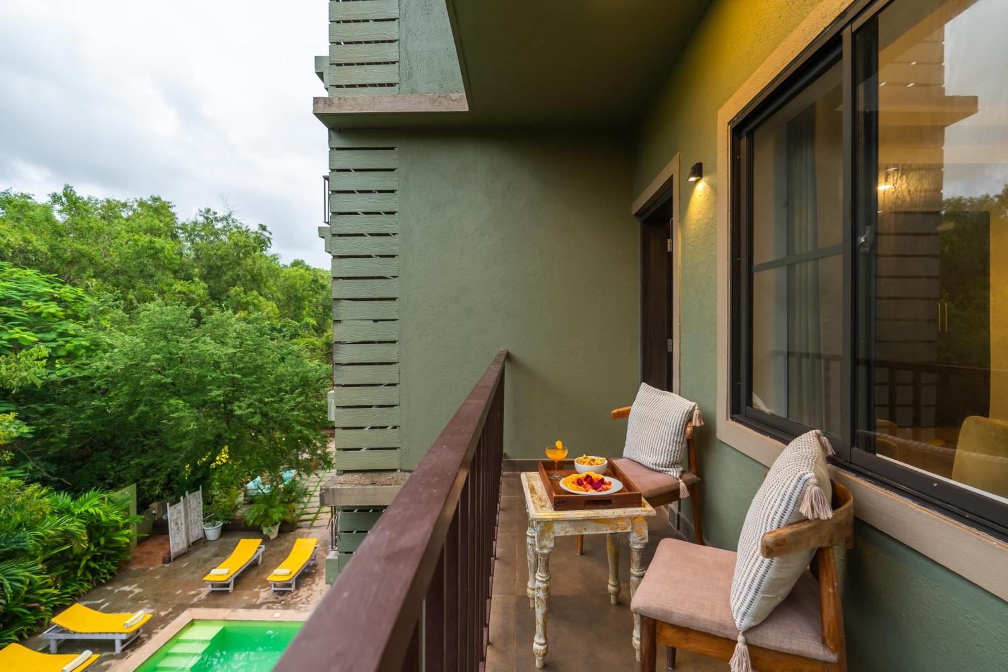 Locomo Boutique, Morjim - Stay Work Eat Exterior foto